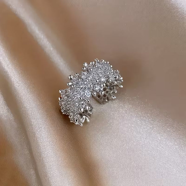 Anel ar Luksusīgu Nevienmērīgu Ģeometrisko Dizainu