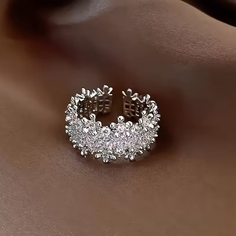 Anel ar Luksusīgu Nevienmērīgu Ģeometrisko Dizainu