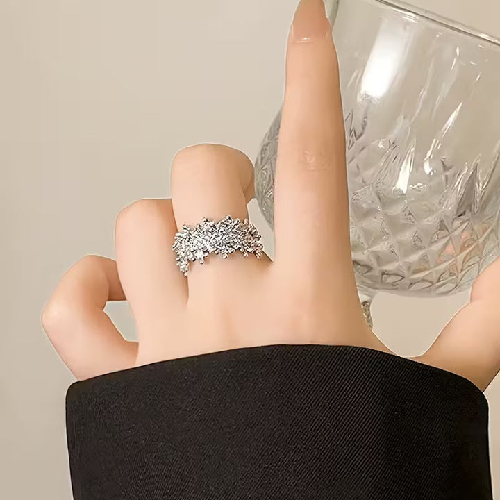 Anel ar Luksusīgu Nevienmērīgu Ģeometrisko Dizainu