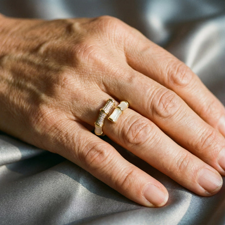 Luksusa Regulējama Gredzens ar Balto Opālu Zeltā