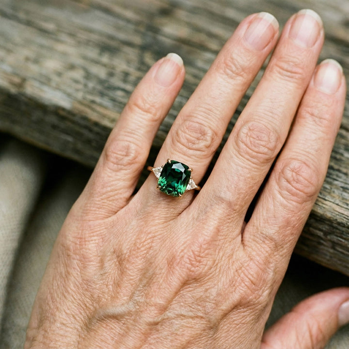 Elegants Kvadrāts ar Smaragdu