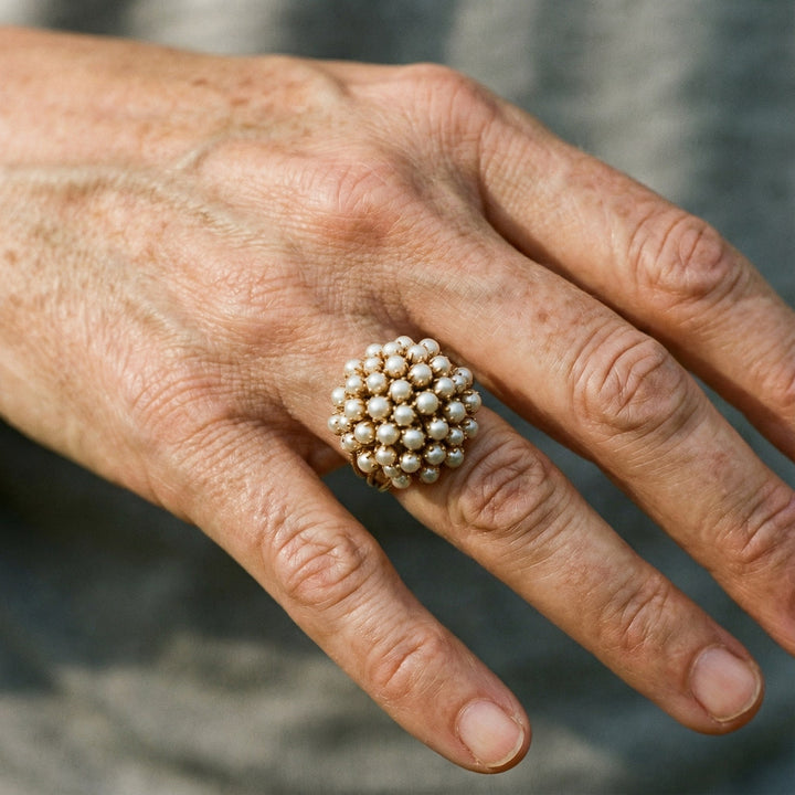 Gredzens ar pērļu ieliktņiem