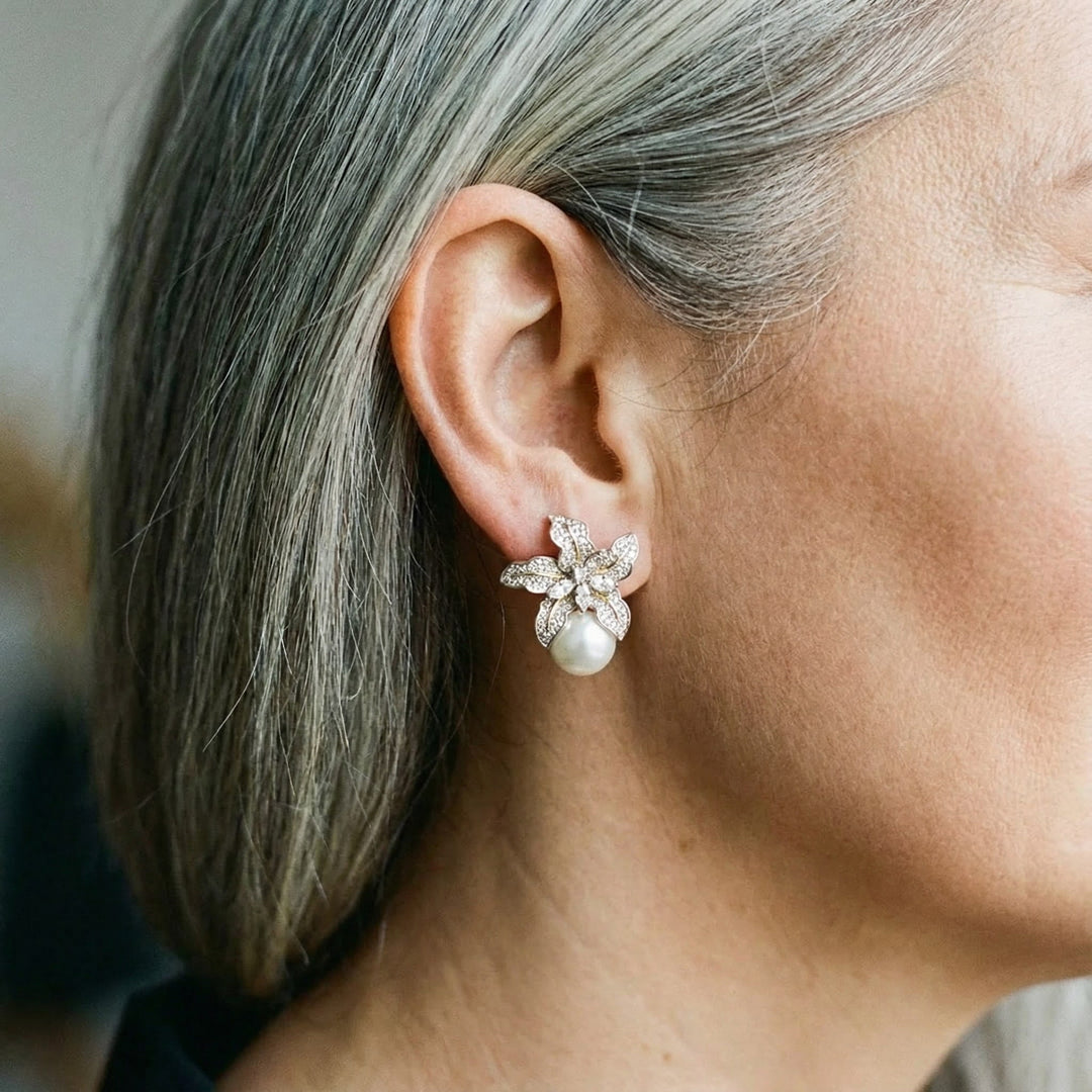 Eleganti auskari ar ziedu un pērli