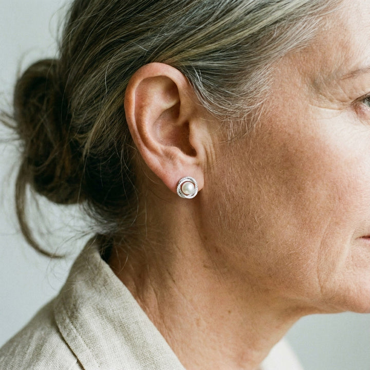 Spilgti Spirāļu Auskari ar Elegantiem Pērļiem