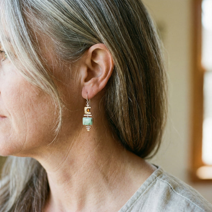 Vintage auskari ar vecām zaļām akmens detaļām