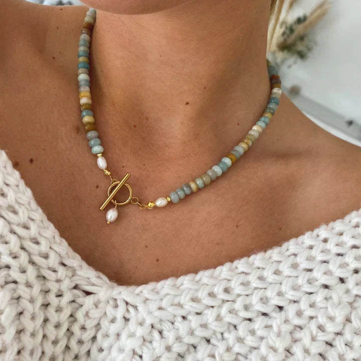 Vintage zelta kaklarota ar akmeņiem