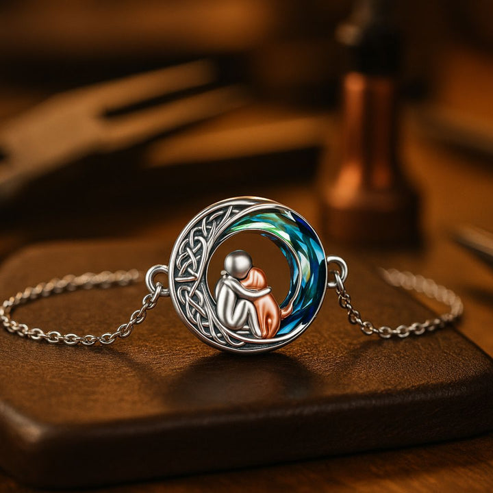 Regulējama rokassprādze ar sudraba suņa piekariņu