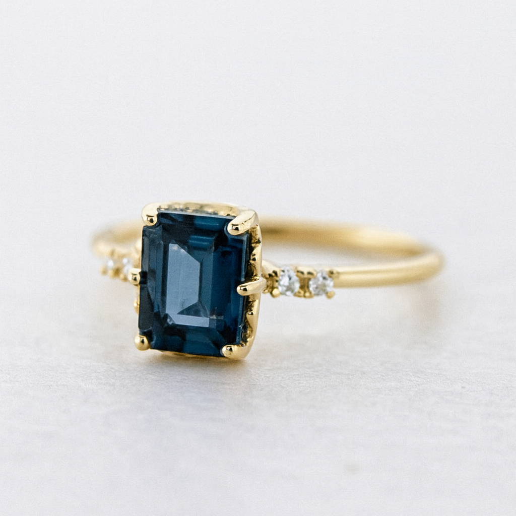 Anel Vintage ar Safīra Spīdumu