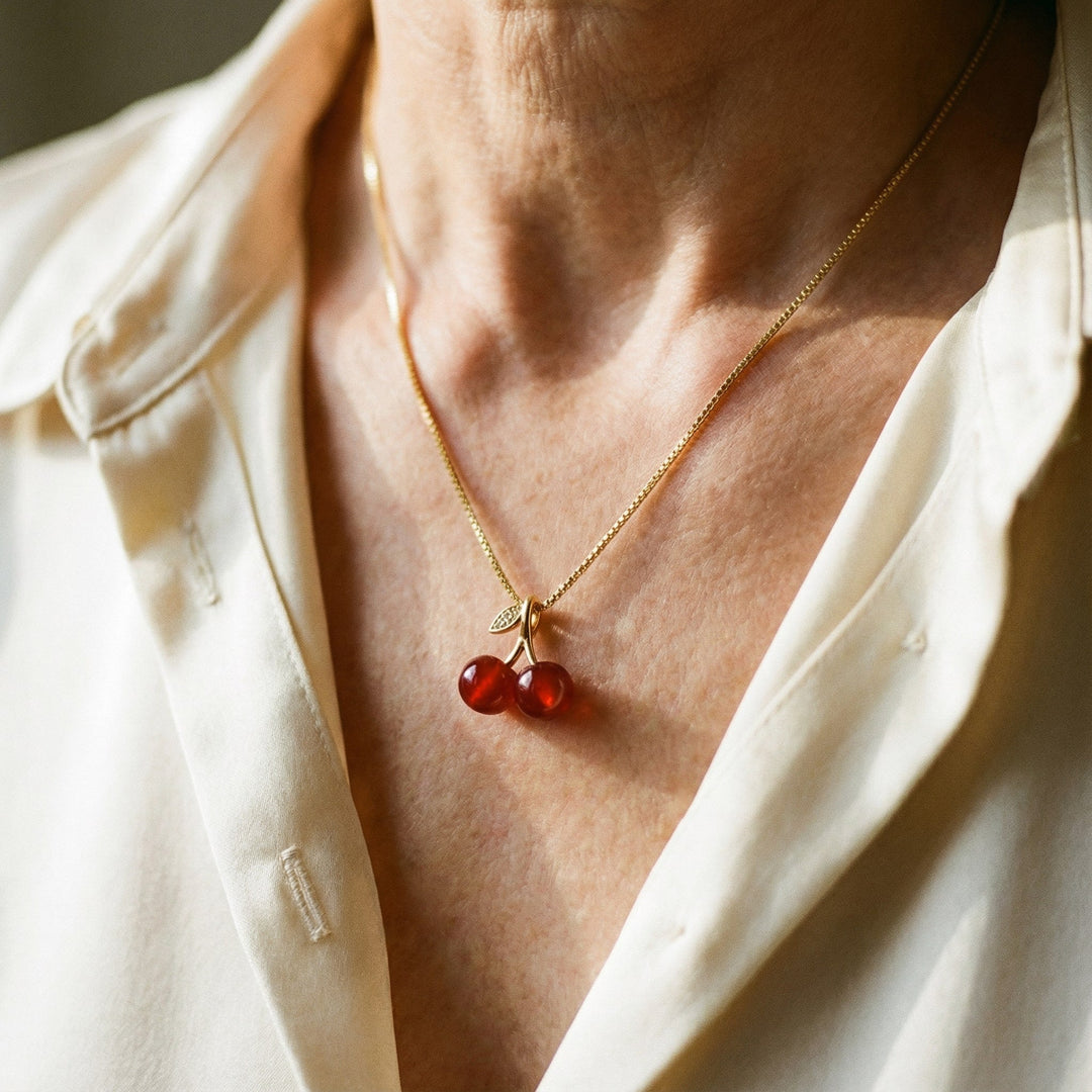 Zelta ķēde ar ķiršiem