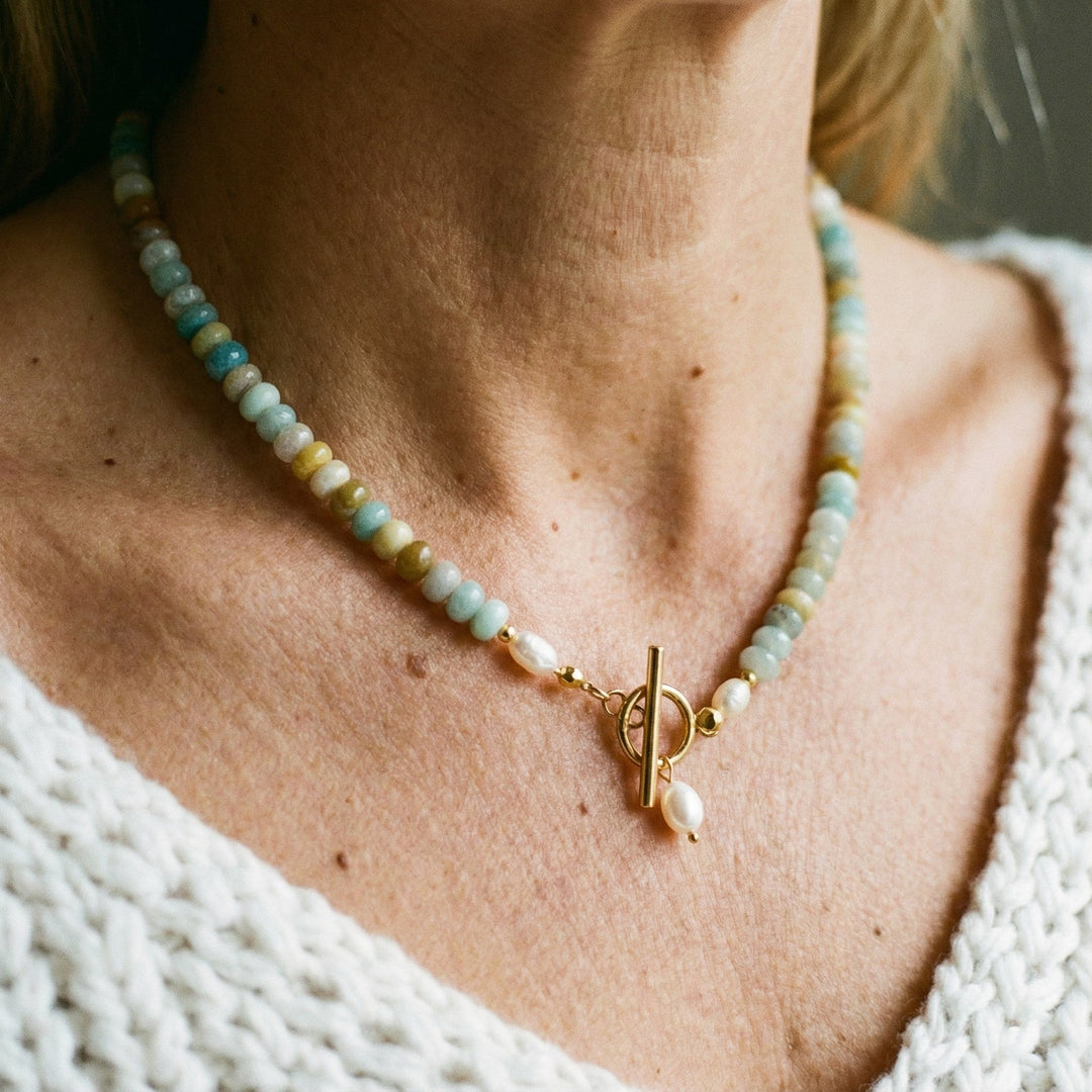 Vintage zelta kaklarota ar akmeņiem