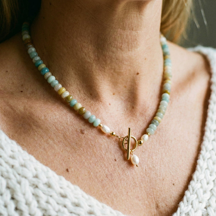 Vintage zelta kaklarota ar akmeņiem