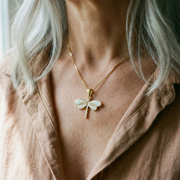 Zelta pūces kaklarota ar opālu