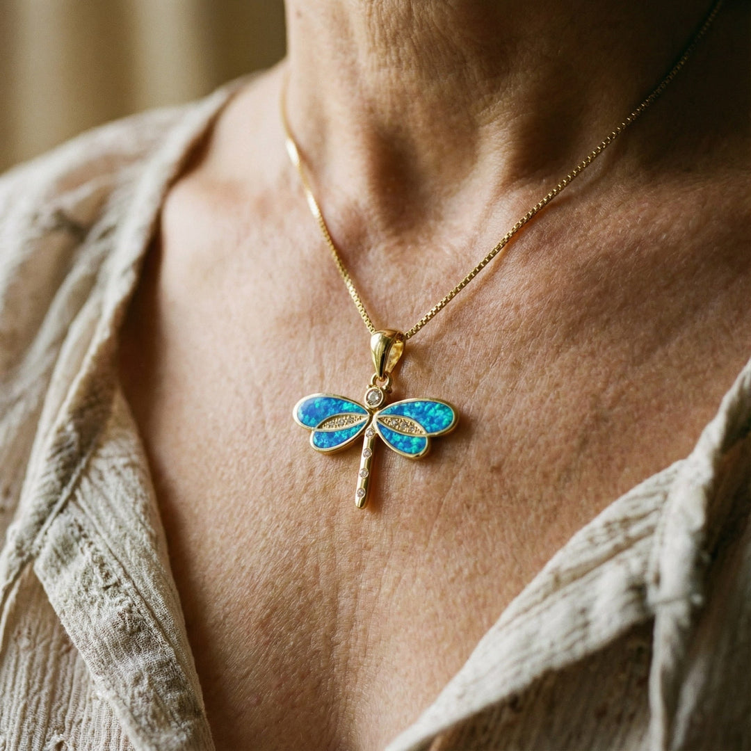 Zelta pūces kaklarota ar opālu