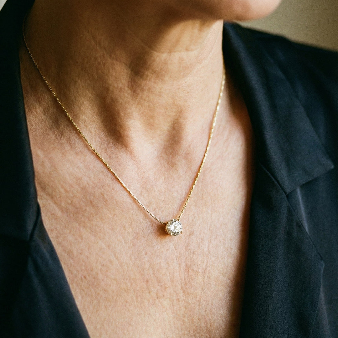 Zelta kaklarota ar dimantiem