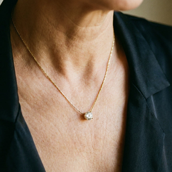 Zelta kaklarota ar dimantiem