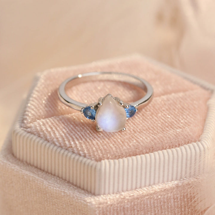 Anel Louisa ar Mēness Akmeni