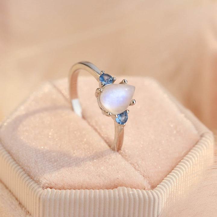 Anel Louisa ar Mēness Akmeni