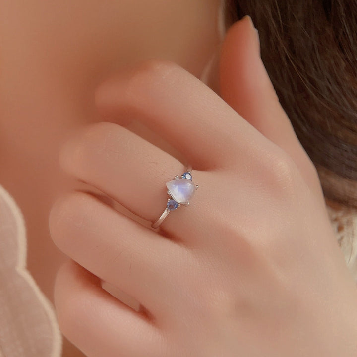 Anel Louisa ar Mēness Akmeni