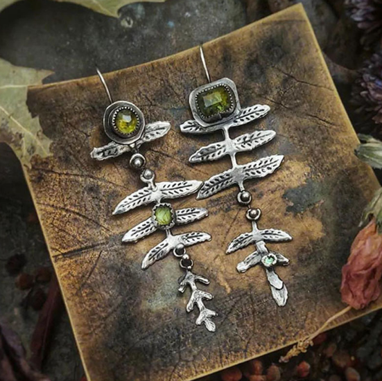 Modes auskari lapas formā