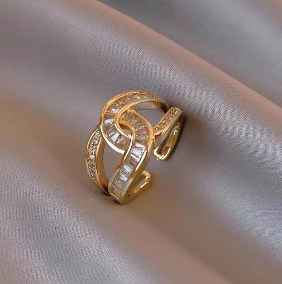 Atvērts gredzens ar diviem dimantiem C un cirkoniem