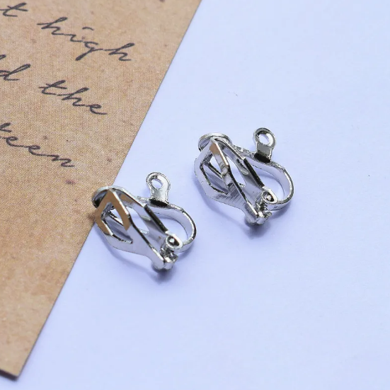 Karaši auskariem, pārklāti ar varu