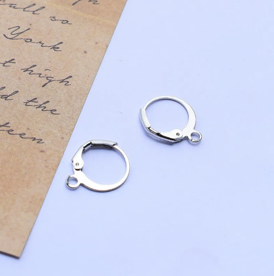 Karaši auskariem, pārklāti ar varu