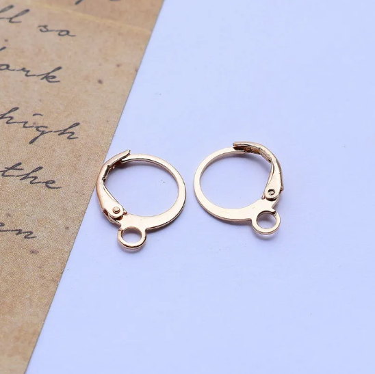 Karaši auskariem, pārklāti ar varu