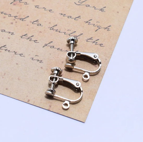 Karaši auskariem, pārklāti ar varu