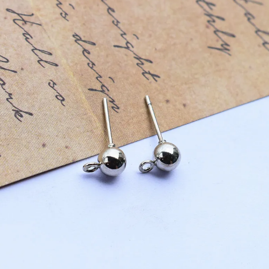 Karaši auskariem, pārklāti ar varu