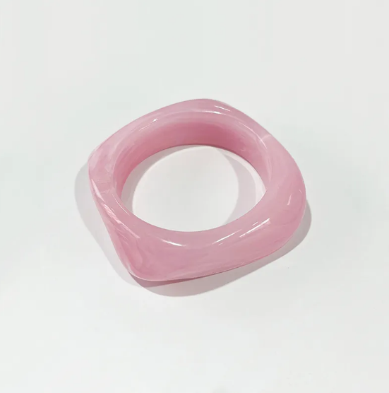 Krāsaina Kvadrāta Aproce no Akrila