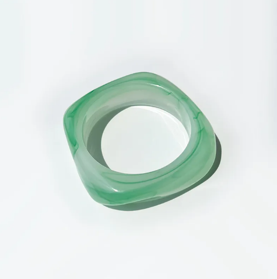 Krāsaina Kvadrāta Aproce no Akrila