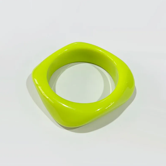 Krāsaina Kvadrāta Aproce no Akrila