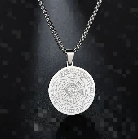 Kaklarota ar Tritone eņģeļa piekariņu Sešas zvaigznes