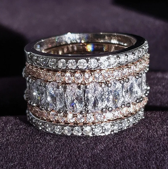 Vienkārši gredzeni ar akmeni sievietēm