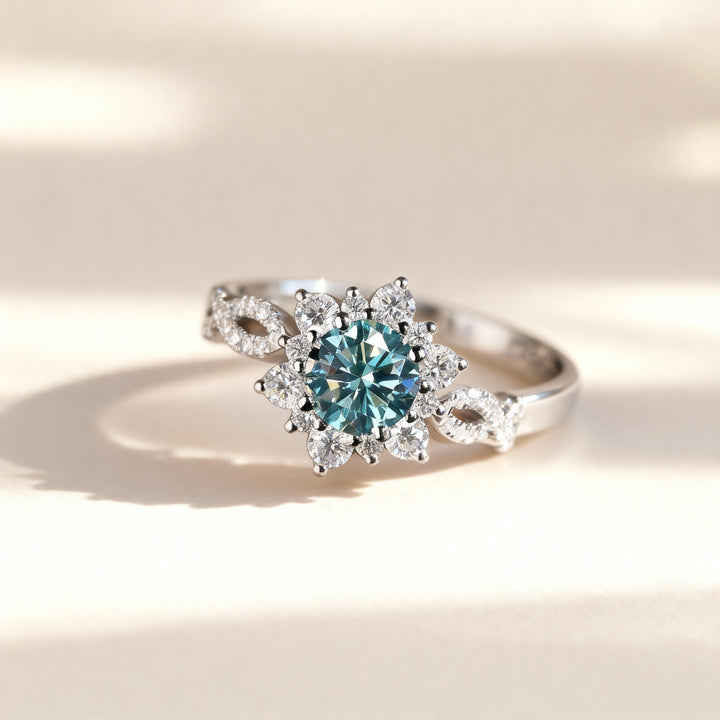 Zieda formas gredzens ar tirkīza kristālu