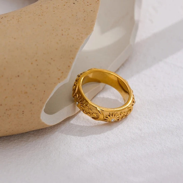 Anel Vintage ar Sauli, Mēnesi un Zvaigzni